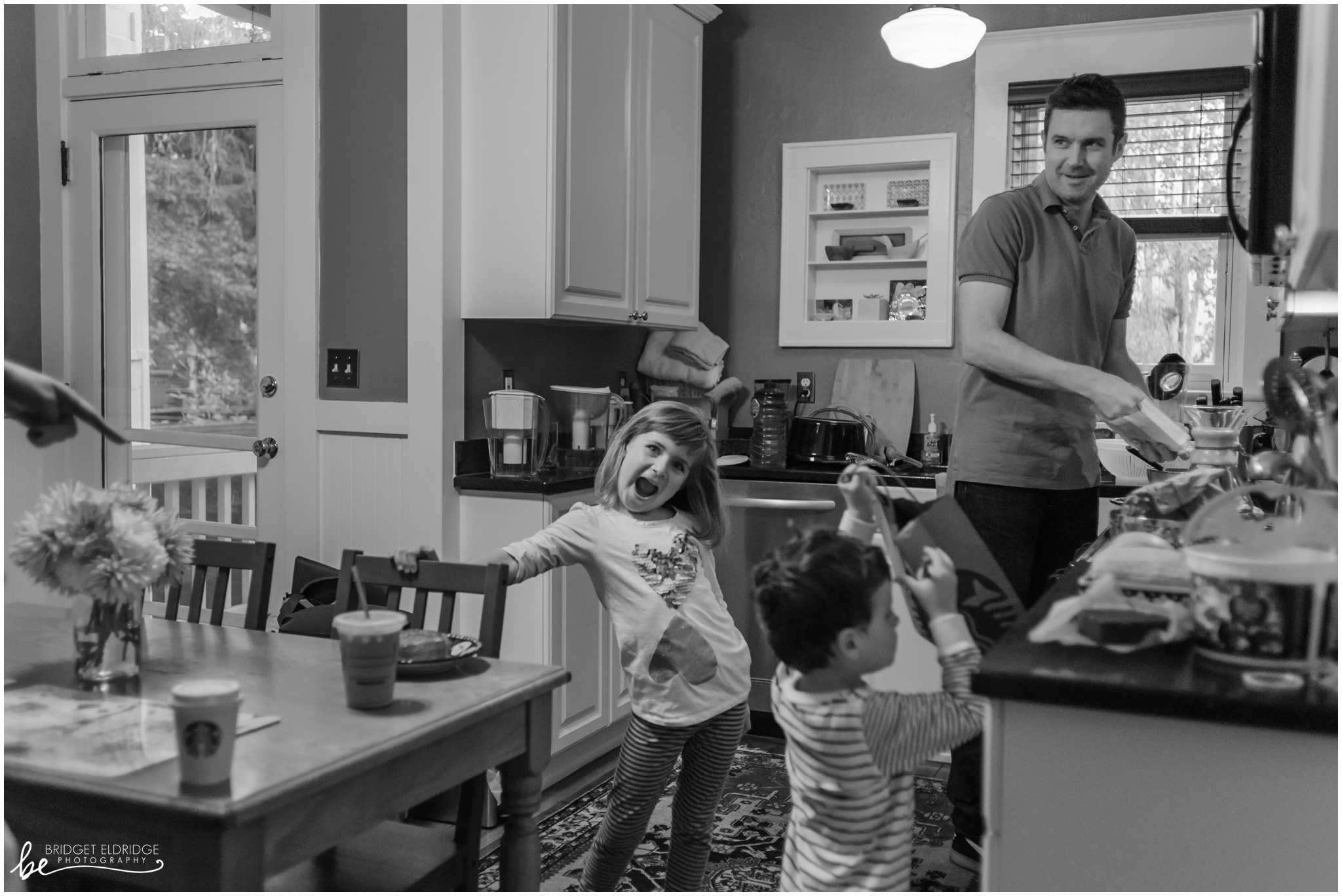 dc-day-the-life-family-photography-rowands-010006.jpg family gets ready for breakfast