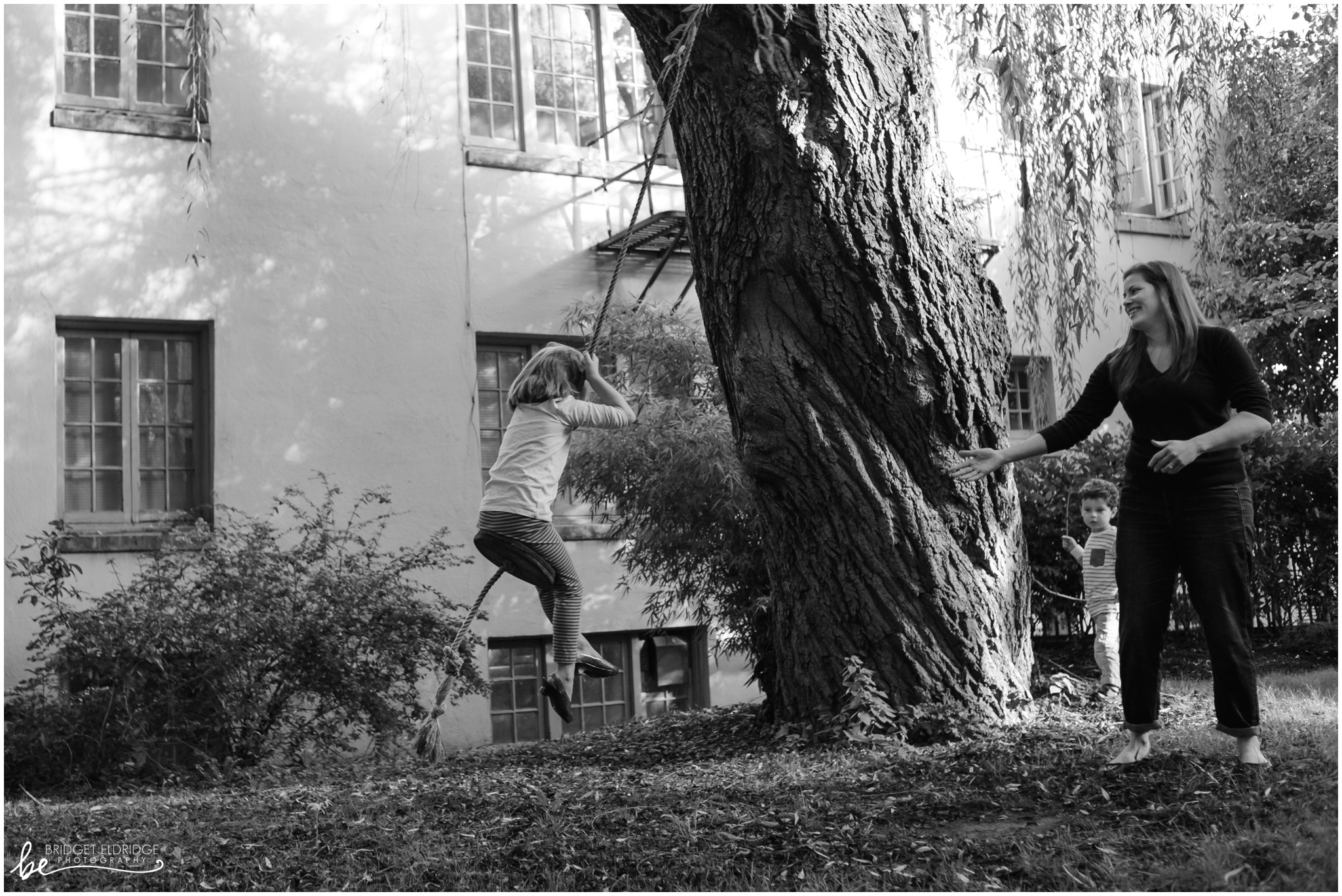 dc-day-the-life-family-photography-rowands-010011.jpg mom pushes daughter on the swing in the backyard