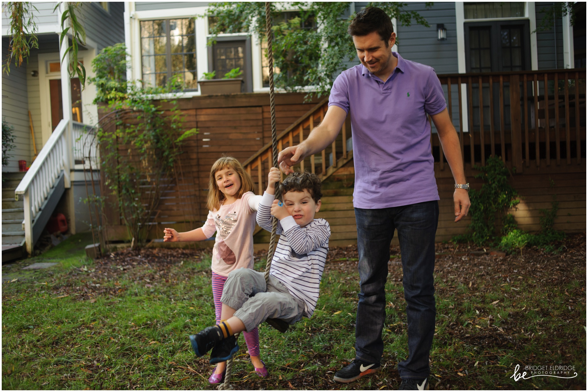 dc-day-the-life-family-photography-rowands-010018.jpg fathers and sister push brother on the backyard swing