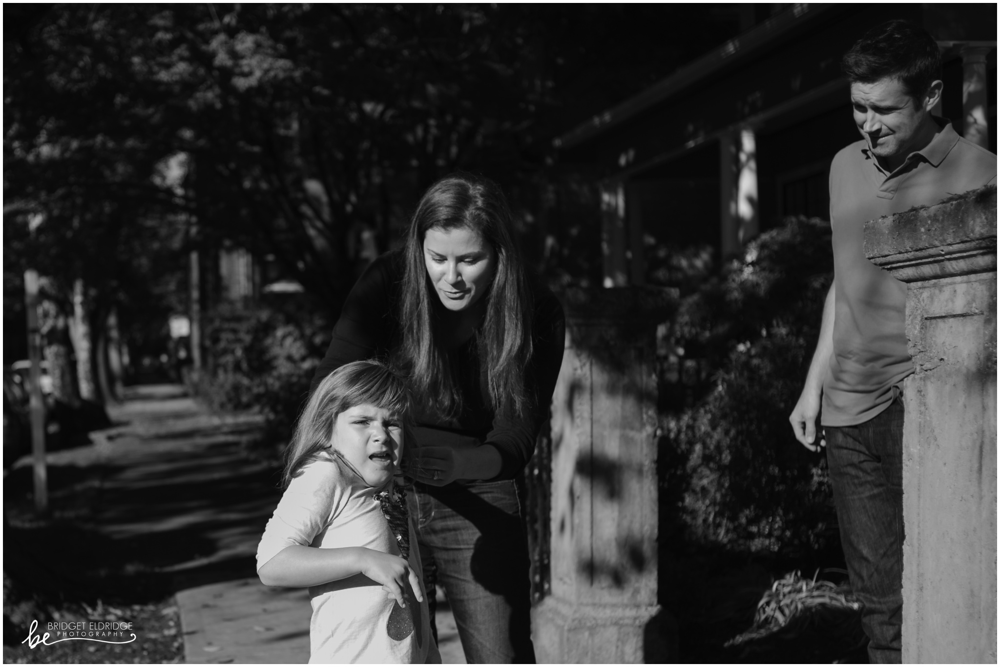 dc-day-the-life-family-photography-rowands-010020.jpg little girl is afraid of a spider