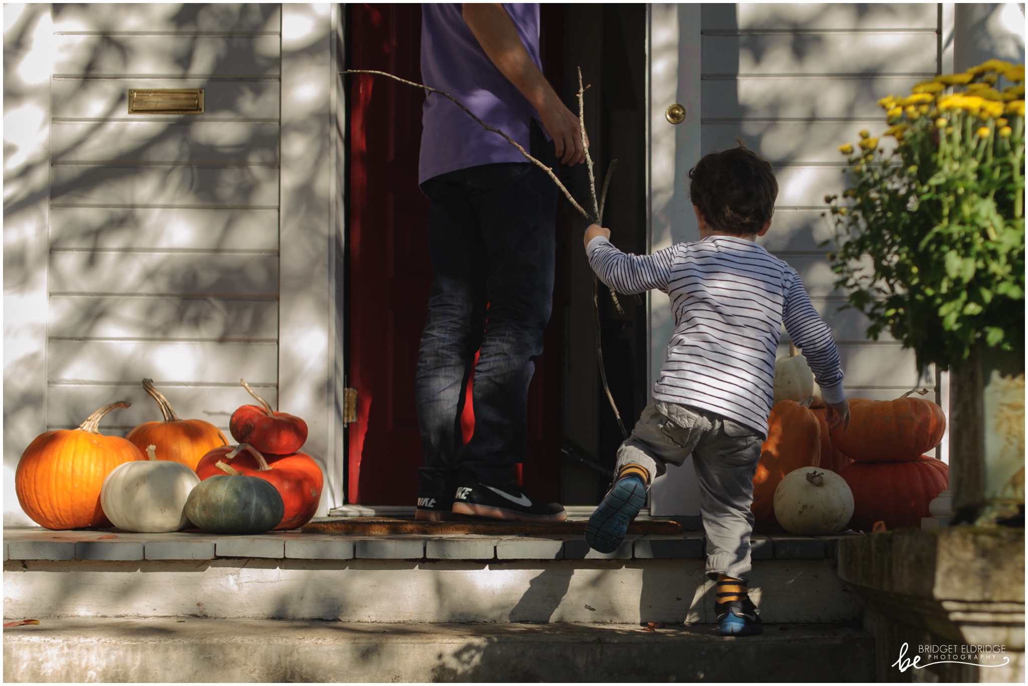 dc-day-the-life-family-photography-rowands-010032.jpg little boy goes up the stairs
