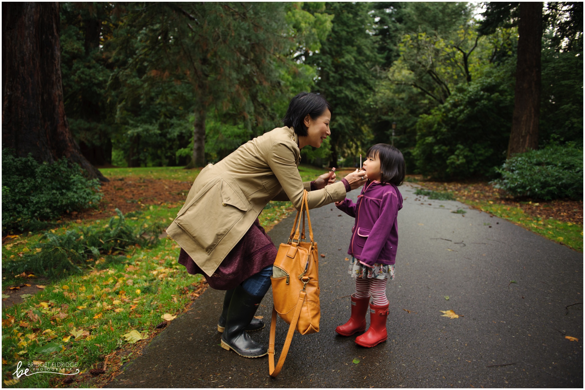 northern-virginia-family-photography-lius-0002.jpg mom puts lip gloss on her daughter