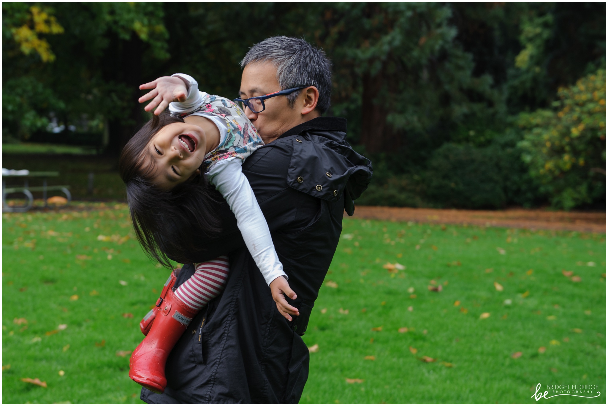 northern-virginia-family-photography-lius-0007.jpg dad kisses his daughter